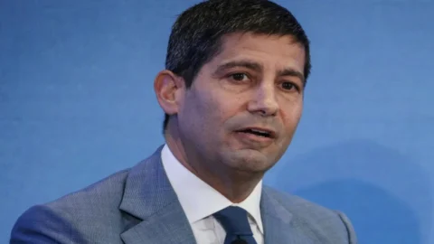 Fed, Warsh difende con orgoglio l’indipendenza della banca centrale americana contro il pressing di Trump sui tassi ma resta qualche incognita
