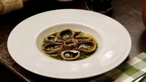 Kembalinya trattoria tradisional: Di Turin, sebuah keluarga asal Calabria telah menciptakan Pioletta, sebuah penghormatan kepada masakan populer Piedmont di masa lalu.