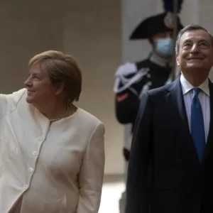 Ue valuta Draghi o Merkel per trattare con Putin e non restare ai margini dei negoziati sull’Ucraina