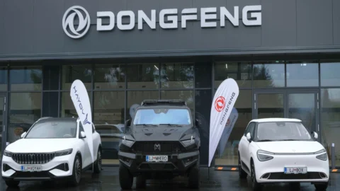 Stellantis-Dongfeng, nuova joint venture sui veicoli elettrificati: Voyah sbarca in Europa