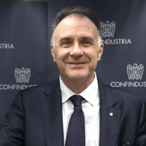 Confindustria, Orsini: “Prezzo energia è minaccia esistenziale”. Meloni: “L’Ue faccia meno e meglio”