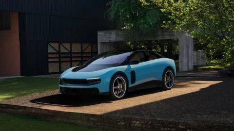 Ferrari Luce, la prima elettrica del Cavallino debutta a Roma: prezzo, design e prestazioni