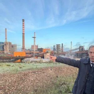 L’Ilva e la sua insostenibile agonia. Il colpevole indecisionismo di Urso e le sei ragioni che tengono gli industriali privati lontani da Taranto