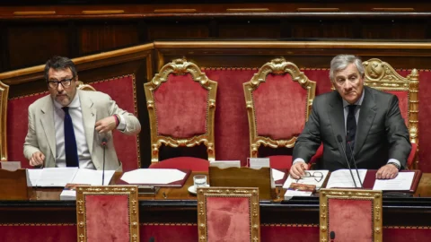 Ucraina nell’Ue, la maggioranza si spacca: Forza Italia favorevole, Lega “assolutamente contraria” ma Meloni va avanti