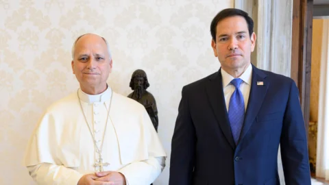 Rubio va da Leone XIV ma non basta a ricucire lo strappo tra Trump e il Papa americano. Il segretario di Stato Usa da Meloni
