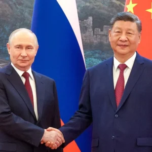 Putin surreale con Xi Jinping: “Il mondo è in subbuglio e rischia di tornare alla legge della giungla”. Ma l’Ucraina chi l’ha invasa?