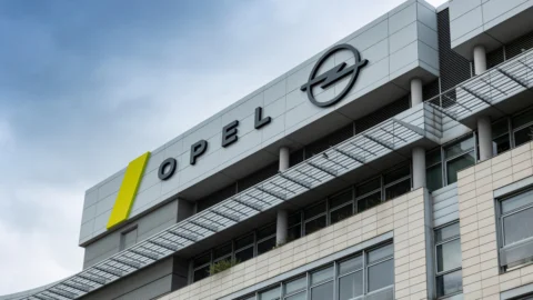 Stellantis punta su Leapmotor: nuova Opel elettrica in arrivo dalla Spagna
