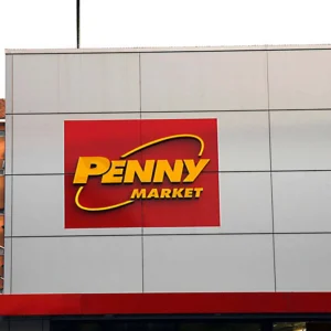 Penny Market valuta l’addio all’Italia: i 500 discount nel mirino di Lidl e Aldi