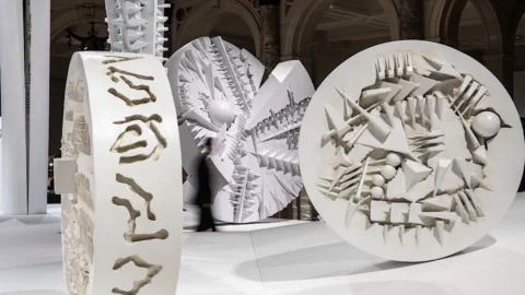 Arnaldo Pomodoro, Milano celebra il Maestro nel centenario della nascita