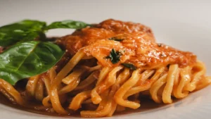 La ricetta del tagliolino con granchio, basilico e pomodoro dello chef William Anzidei, quando la semplicità esalta il gusto