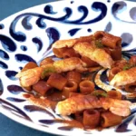 La ricetta dei Tubetti Cavalieri con Scampi, lardo di colonnata e timo dello chef Carmine Buonanno, un gradevole gioco di equilibri fra mare e terra