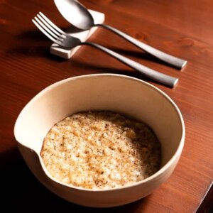 La ricetta dello chef Luca Ludovici del ristorante ConTatto a Frascati: risotto con il chicco fatto stagionare in grotta e acqua di Fiuggi, a chilometro “sotto zero”