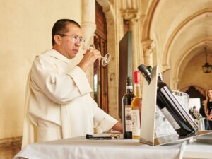 Vini d’Abbazia: enologi internazionali nel chiostro medioevale di Fossanova per promuovere le realtà vitivinicole custodite da secoli nelle abbazie