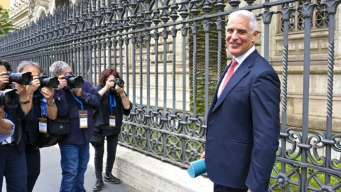 Unicredit oltre il 50% di Commerzbank: contro tutto e tutti, così Orcel ha conquistato il controllo di fatto della banca tedesca. Ecco gli scenari futuri