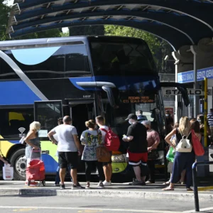 Bus a lunga percorrenza, l’Italia corre ma le autostazioni restano l’anello debole. Il caso Flixbus