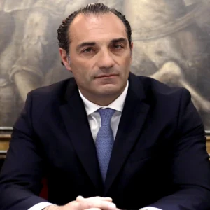 Stellantis, Filosa in Parlamento rilancia il Piano Italia: investimenti, fabbriche e pressing sulle regole Ue