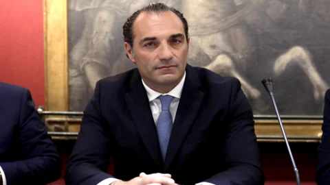 Stellantis, Filosa in Parlamento rilancia il Piano Italia: investimenti, fabbriche e pressing sulle regole Ue