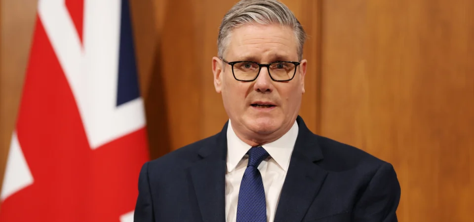 Uk, Keir Starmer si è dimesso: è il sesto primo ministro a lasciare dalla Brexit. Ora tocca a Andy Burnham