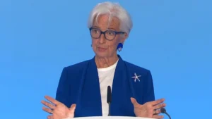 Sintra, Lagarde prudente sui tassi: “Economia Eurozona resiliente, ma sull’inflazione non possiamo cantare vittoria”