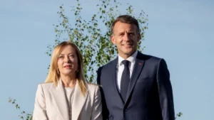 Macron-Meloni: “Francia e Italia partner indispensabili”. La premier sulle basi aeree: “Rispettati gli impegni”