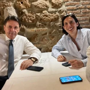 Schlein dove vai, se il centro non ce l’hai? L’autolesionismo della sinistra-sinistra e la sua incorreggibile allergia al riformismo