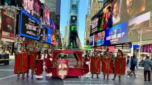 La Pinsa Romana sbarca a New York: centurioni romani e un imperatore romano in lettiga tra le strade di Manhattan