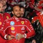 Hamilton vince il Gp di Barcellona: primo trionfo con la Ferrari, gara amara per Antonelli e Leclerc