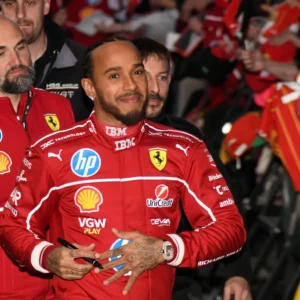 Hamilton vince il Gp di Barcellona: primo trionfo con la Ferrari, gara amara per Antonelli e Leclerc