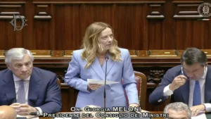 Meloni in Parlamento: “Figura autorevole Ue tratti con la Russia, nessuna delega agli Usa”