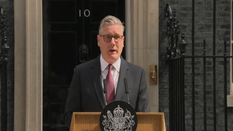 Uk, Keir Starmer si è dimesso: è il sesto primo ministro a lasciare dalla Brexit. Ora tocca a Andy Burnham