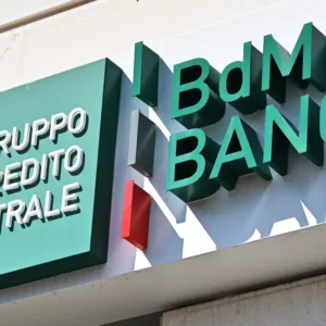 Unicredit e Crédit Agricole si sfidano nel mini risiko del Sud: presentate offerte non vincolanti per la Banca del Mezzogiorno