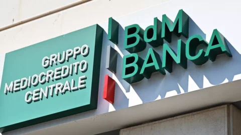 Unicredit e Crédit Agricole si sfidano nel mini risiko del Sud: presentate offerte non vincolanti per la Banca del Mezzogiorno