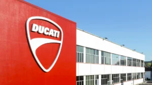 Ducati compie 100 anni: dalle origini ai trionfi in pista, la storia della regina delle due ruote