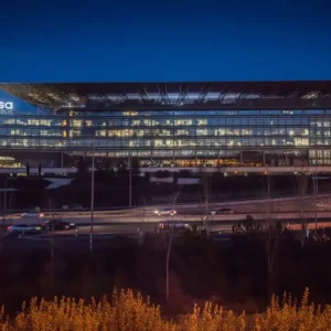 Endesa accelera nel 2026: utili in crescita del 41% nonostante il calo dei prezzi dell’elettricità in Spagna