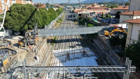 Firenze, treni di nuovo regolari dopo i lavori al Ponte al Pino: a fine luglio l’ultima fase del cantiere