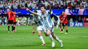 Mondiali, l’Argentina ribalta l’Egitto e passa ai quarti: Messi sbaglia un rigore ma poi firma il 2-2