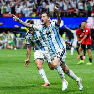 Mondiali: l’Argentina rimonta l’Egitto e passa ai quarti. Messi sbaglia un rigore ma poi firma il 2-2