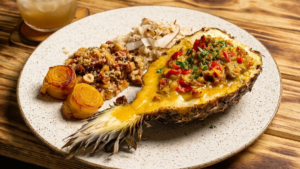 A San Paolo c’è un ristorante scandinavo-brasiliano: la storia della chef Denise e la ricetta del baccalà tropicale