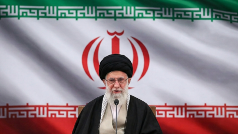 Iran, iniziano i funerali della Guida Suprema Khamenei: ecco perché dureranno 6 giorni