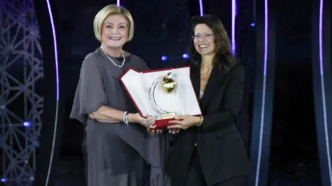 Enel: la direttrice People & Organization Elisabetta Colacchia riceve il Premio Marisa Bellisario 