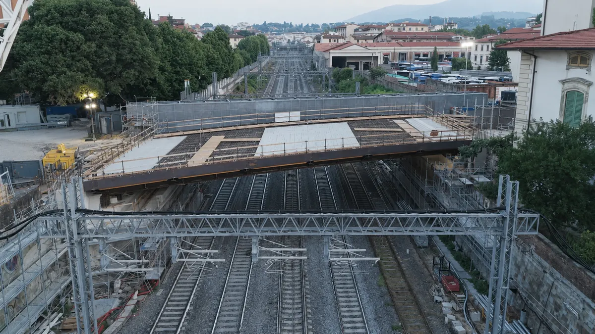  Firenze-ripresa-la-circolazione-ferroviaria-dopo-i-lavori-al-Ponte-al-Pino