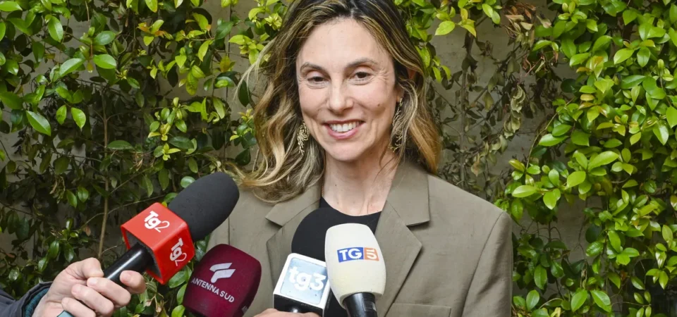Far West digitale e stop ai social per gli under 15: “In Italia legge pronta, sarebbe umiliante non approvarla”. Parla Marianna Madia (Iv)