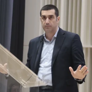 Sicurezza, il Governatore dell’Emilia-Romagna De Pascale suona la sveglia al Pd dopo i fatti di Bologna: “La sinistra sia più credibile”