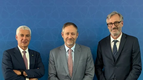 Accenture e Leonardo partner per la sicurezza digitale della Nato: accordo da 200 milioni