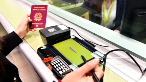 Poste Italiane, con il Progetto Polis gestite 240 mila richieste di rilascio e rinnovo dei passaporti