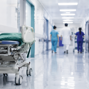 Sanità privata in Italia in crescita: ricavi a 13,4 miliardi, Rsa trainano il settore. Report Mediobanca