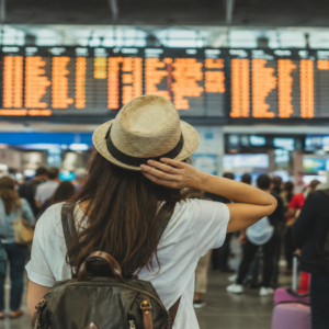 Sciopero treni luglio 2026, settimana nera per chi viaggia. Anche voli e navi a rischio fino a venerdì