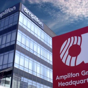 Amplifon cambia pelle con Gn Hearing: dai negozi ai microchip, la svolta industriale dell’audiologia