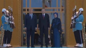 Vertice Nato: Trump attacca ancora gli alleati. Gelo di Meloni e ramoscello di Rutte. Il nodo delle armi. Crosetto: così il tycoon “parla al suo elettorato”