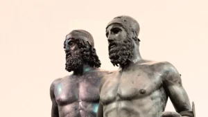 I Bronzi di Riace il 16 agosto 1972 riemersero dalle acque del Mediterraneo e divennero il simbolo universale della Magna Grecia